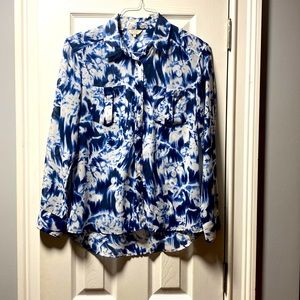 Guess blouse, so pretty 💙